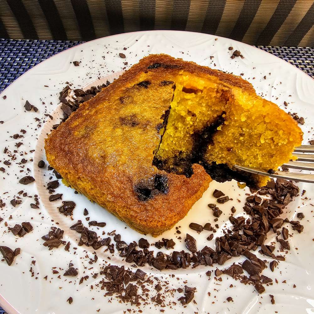 bolo de cenoura com gotas de chocolate